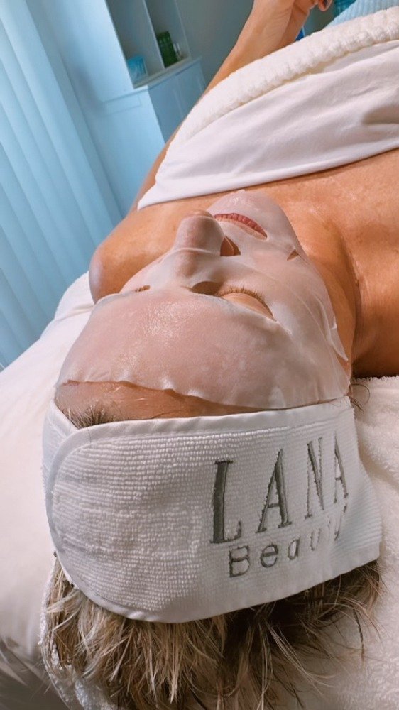 Deluxe Glow Facial treatment